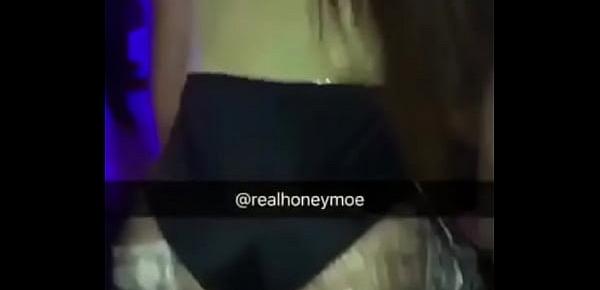  Honeymoe twerking in club one